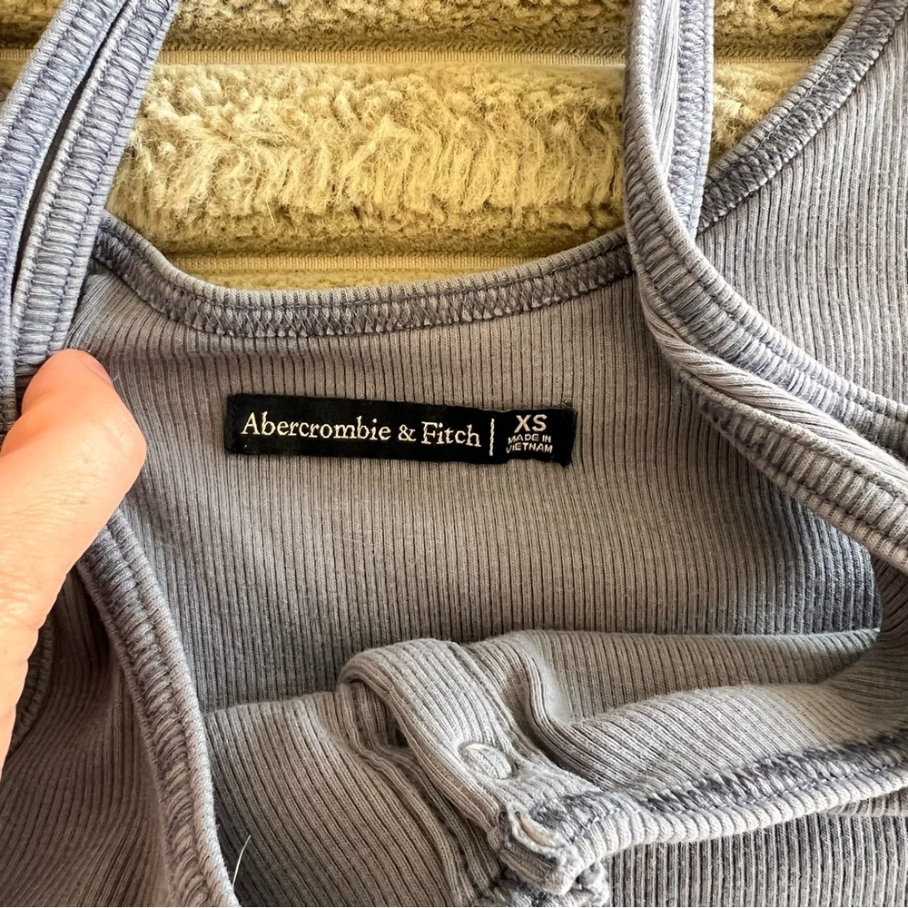 Abercrombie & Fitch Buttoned Tank Top - Picture 3 of 4